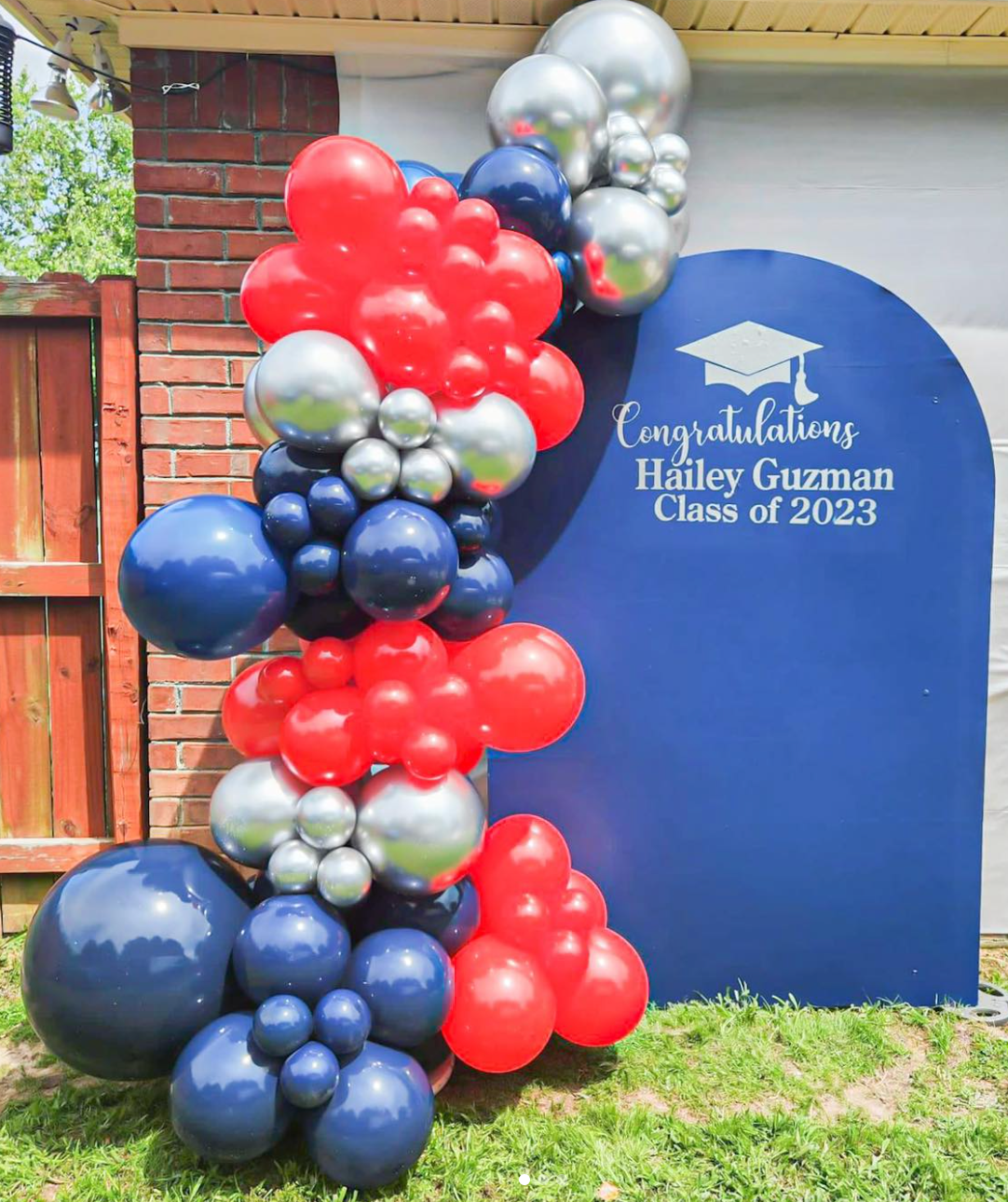 Modern Graduation Demi Arch with Chiara Panel